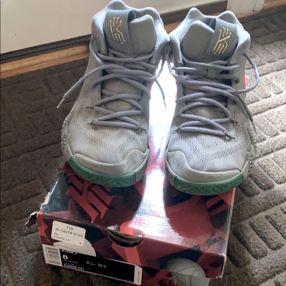 Kyrie 4 men’s size 8 shoes